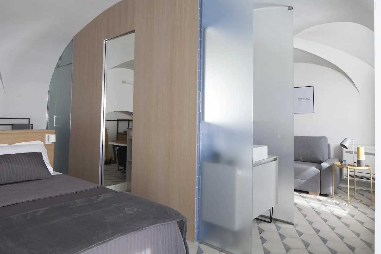 Genova Suite Art Janov